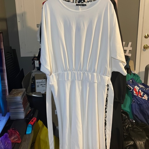 Boohoo Plus Dresses & Skirts - White dress by Boohoo. Size 18